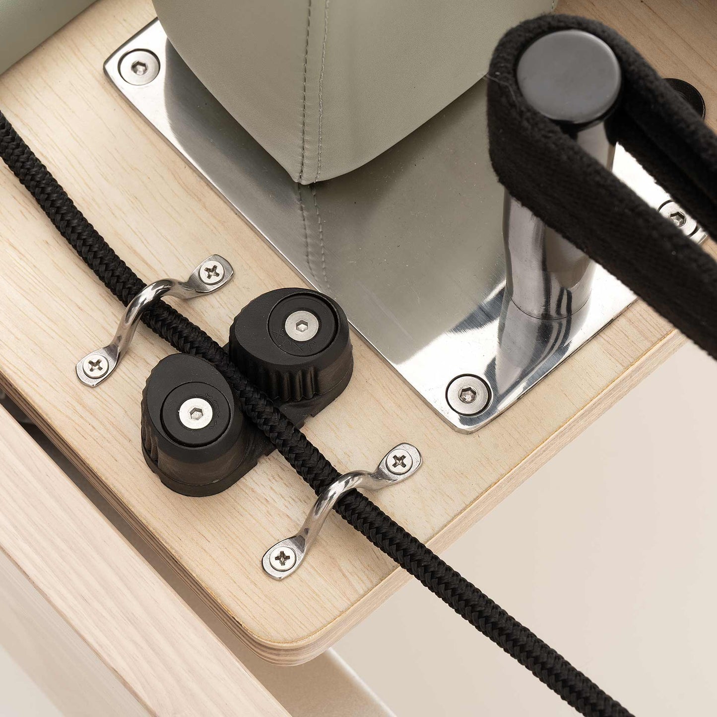 Reformer con torre in legno Mooma AP-RTW